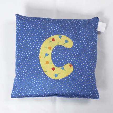 :  3-8082-baby_kissen-buchstabenkissen-c-klein-21x21cm-royalblau-westfalen-bw.jpg
: 43
:  37,4 